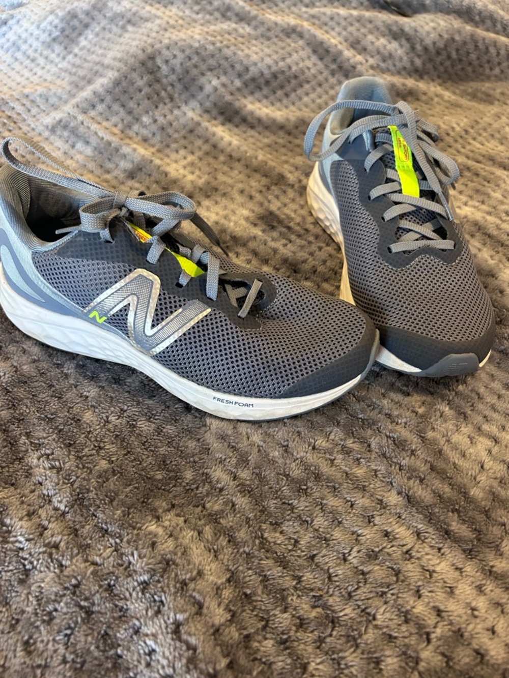 Excellent Condition and Amazing Quality New Balance Kids Sz5 Grey Shoes
